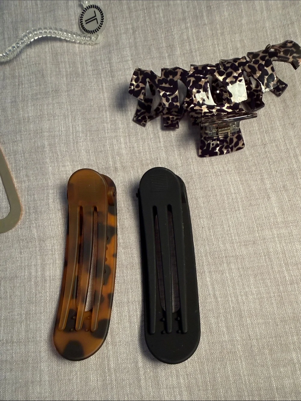 Set of Mixed Color Women’s Hair Clips and Accessories